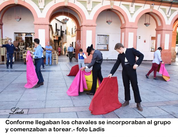 chavales a lo suyo.-f. Ladis