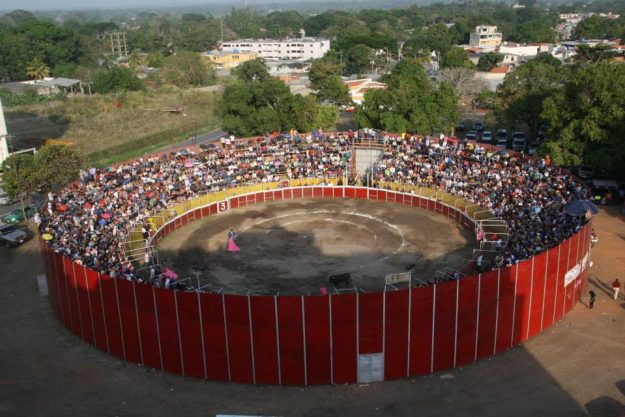 PLAZA DE TOROS PORTATIL EL TORERO 2014 1