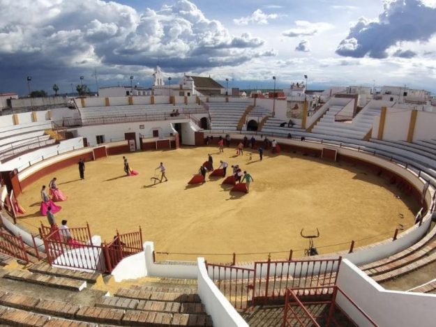 xGUILLENA-PLAZA-DE-TOROS.jpg.pagespeed.ic.w7oW_cixzm