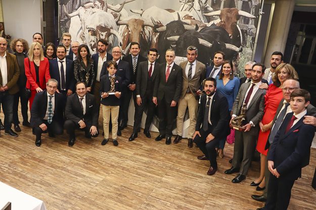 Foto de familia al término del acto