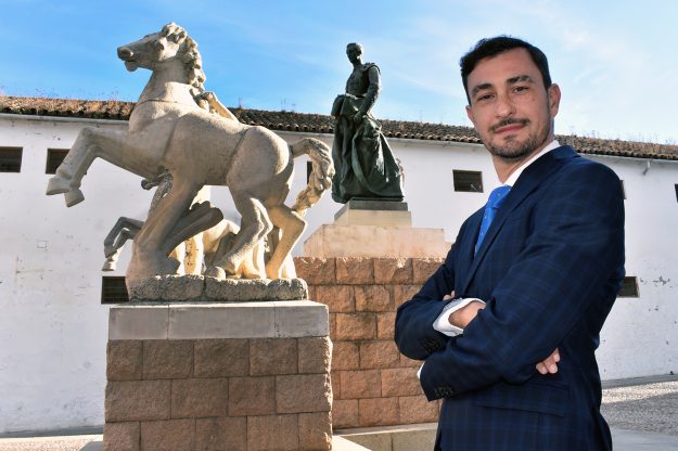 zAndrés L. Dorado.-f. Ladis